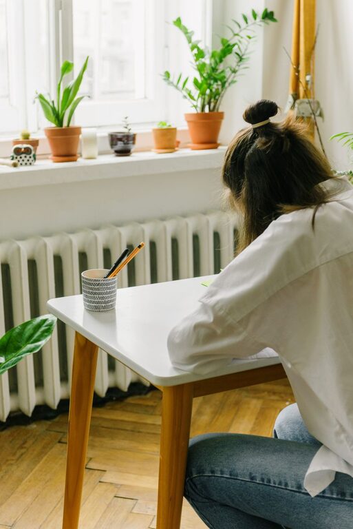 How to Create a Productive Home Workspace That Boosts Focus and Comfort